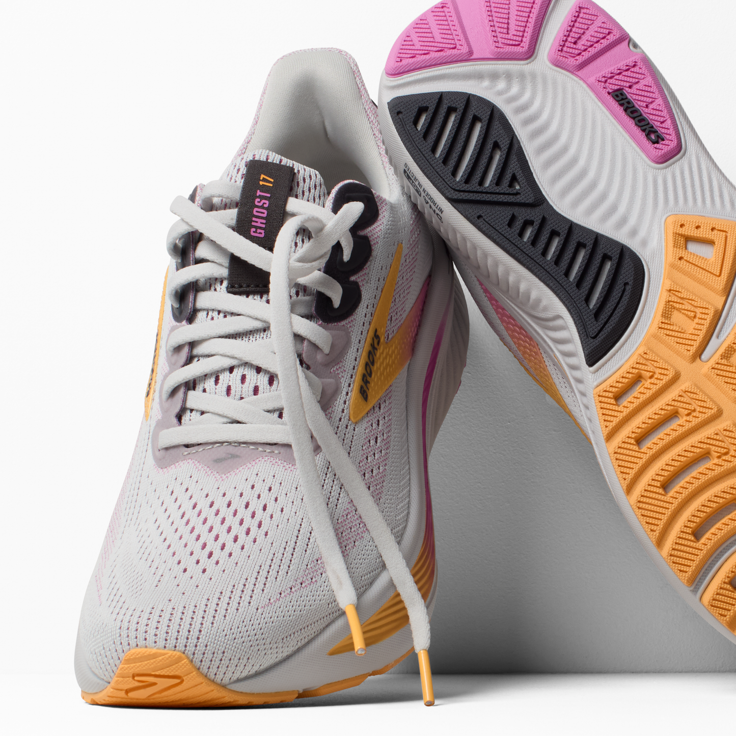 Womens Brooks Ghost 17 (2A-Width)