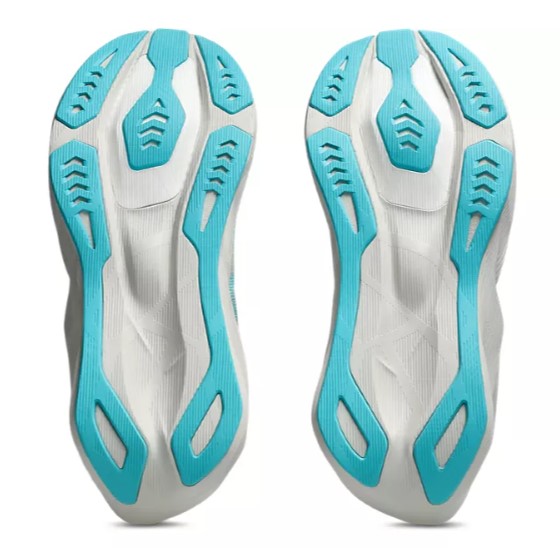 Womens Asics Novablast 6 (B-Width)