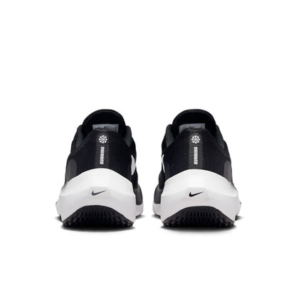 Black White Mens Nike Fly 5